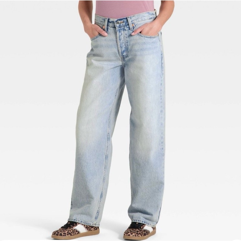 Universal Thread Light Wash Wide Leg Women’s long Jeans